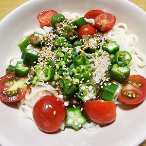 ナムディの作ってみた!投稿(【飲めちゃう！トマトオクラのネバとろ梅素麺】保存版アレンジ)