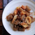 こんにゃくとちくわの土佐煮。