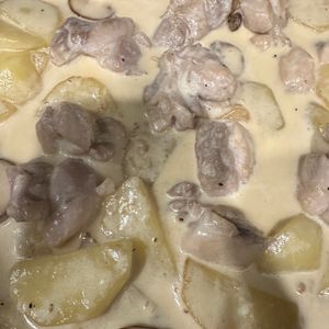 まりーの作ってみた!投稿(鶏肉とじゃがいものシュクメルリ風ガーリッククリーム煮)