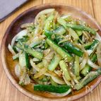 5分で完成！【きゅうりと玉ねぎのさっぱり胡麻和え】