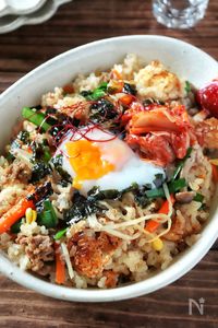 炊飯器で簡単【ビビンバ炊き込みご飯】おこげがたまらん〆飯