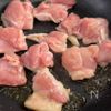 【にら鶏】材料2つで最強のご飯泥棒の工程1
