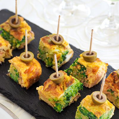 サーモンとブロッコリーのオムレツピンチョス【卵焼き器で簡単】