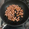 香ばし魚肉ソーセージのガーリックペッパーチャーハンの工程2