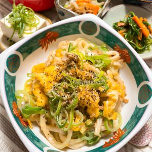 633toの作ってみた!投稿(旨味たっぷり！青ねぎまみれ♡ツナたまオイマヨ焼きうどん)