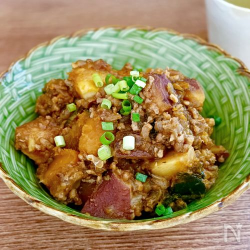 切るだけ10分♩炊飯器でかぼちゃとさつまいもの甘辛そぼろ煮