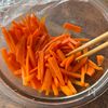 にんじんきゅうりの塩昆布マヨの工程2
