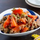 10分で野菜を美味しく！人参と豚ひき肉の甘みそ煮