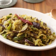 スパイスとココナッツ炒め、ミックス野菜のトーレン