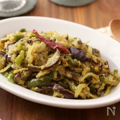 スパイスとココナッツ炒め、ミックス野菜のトーレン