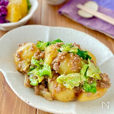 じゃがいもとキャベツのカレーそぼろ炒め