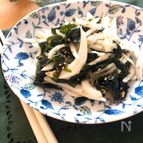 お肉料理の副菜にぴったり♡新玉ねぎとわかめのナムル