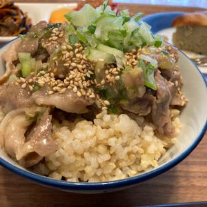 けいの作ってみた!投稿(お箸が止まらない♩ネギ塩豚丼)