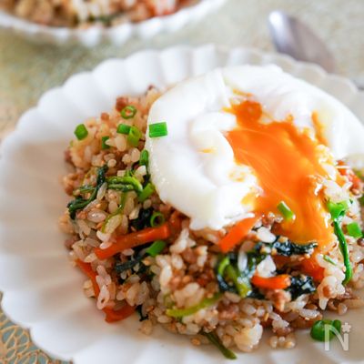 簡単なのにめちゃうま♡炒めて混ぜるだけ♪肉味噌混ぜご飯