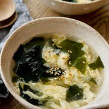 迷ったらコレ!ふわふわ卵とわかめの中華スープ