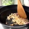 疲れた日に！にらの春雨スープの工程1