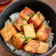 『3分で作る厚揚げユッケ丼』厚揚げだけの簡単レシピ