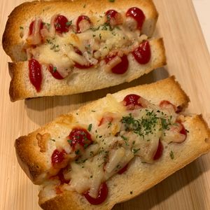 ぐ〜たら子の作ってみた!投稿(【食パン1枚で4個できる節約トースト】
節約チーズドッグ)