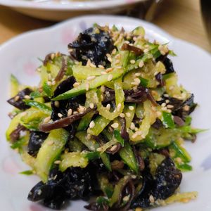 もんぶらん°・*:.。.☆の作ってみた!投稿(［きゅうりときくらげのごまポン酢和え］食べて痩せる！腸活にも)