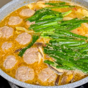 まゆのの作ってみた!投稿(体ポカポカ！ふっくら肉団子とニラとキャベツの担々風ごま味噌鍋)