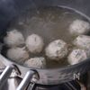 洗い物が少ない!オクラ入り鶏団子のスープの工程3