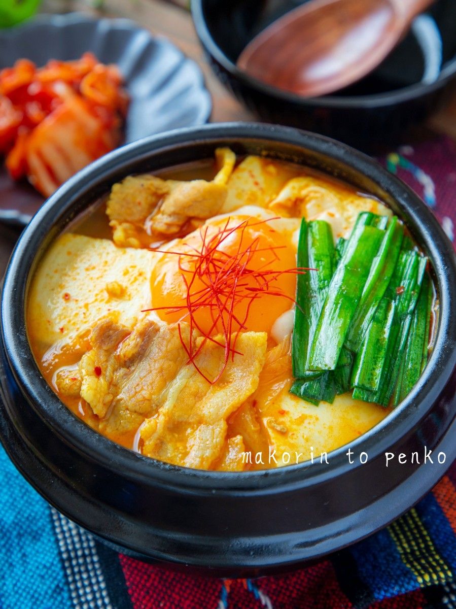 ピリ辛激旨！【豚バラ肉のスンドゥブカレーチゲ】 | レシピサイトNadia