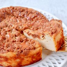 簡単ヘルシー絶品♡【シナモンクランブルのお豆腐チーズケーキ】