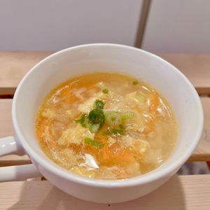 あーちゃん·͜· ♡の作ってみた!投稿(レンジで野菜を甘く♪『たまねぎとにんじんのコンソメ卵スープ』)