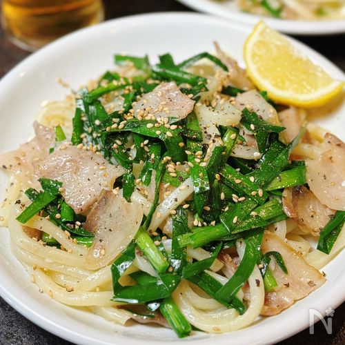 【豚バラとニラの塩焼きうどん】食欲爆発！スタミナ満点！