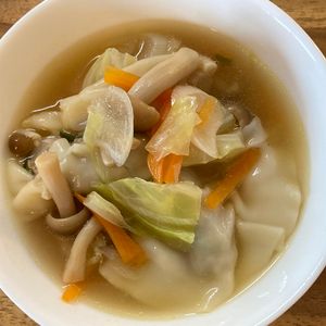 くだもの大好き🧡の作ってみた!投稿(【野菜たっぷり餃子スープ】冷凍餃子活用で助かる♪具沢山汁もの)