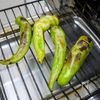 たまに辛いのあり「万願寺唐辛子とこんにゃくのおかか煮」の下準備