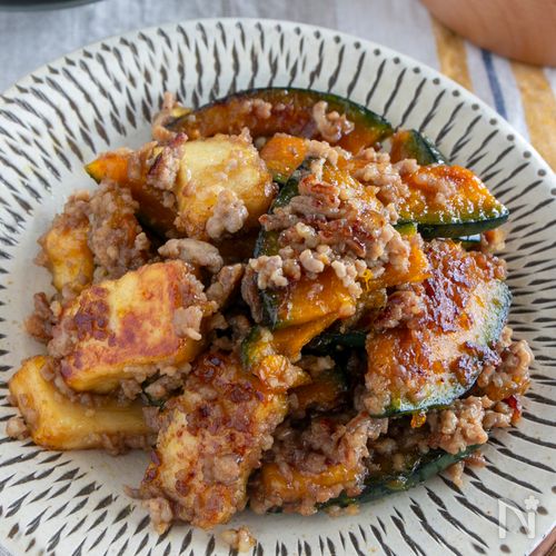 ワンパン10分！【かぼちゃと厚揚げのコク旨カレーそぼろ炒め】