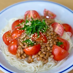 Tsuneaki Okadaの作ってみた!投稿(暑い日にぱぱっと作れる！納豆トマトそうめん)