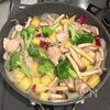 ルウ不要！鶏肉とさつまいもの米粉クリームシチューの工程2