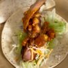 レンチンソースの【ジョンソンヴィルと豆のスパイシータコス】の工程5