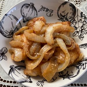 万福の作ってみた!投稿(ワンパン10分！【鶏むね肉と玉ねぎの味噌炒め】ご飯すすむ♩)
