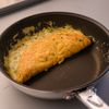 【うす焼き納豆オムレツ】混ぜて焼くだけ！包まず簡単♪の工程2