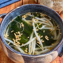 5分で完成【わかめともやしの中華スープ】どんな料理にも合う◎
