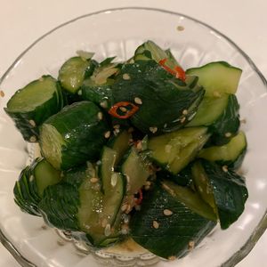 ぐ〜たら子の作ってみた!投稿(箸がとまらん！【きゅうりのにんにく醤油漬け】)