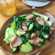 チンゲン菜とベーコンのバター醤油炒め