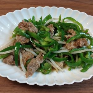 ゆの作ってみた!投稿(【豚ともやしのチンジャオロース風】簡単!節約!ヘルシー♪)