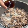 手早くかんたん！【豚こまとしらたきのすき焼き風炒め煮】の工程3