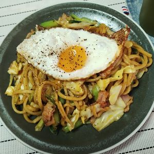 M＊Pの作ってみた!投稿(冷蔵庫の残り野菜deスパイシーカレー焼きそば)