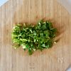 材料ふたつで副菜！《かぶとミニトマトの塩麹サラダ》の工程2