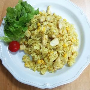 ゆいの作ってみた!投稿(フライパンでピラフ風♡『ウインナーのカレーピラフ風炒飯』)