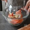 マスタードソースで食べる【秋鮭とゆめいころのコロッケ】の工程3
