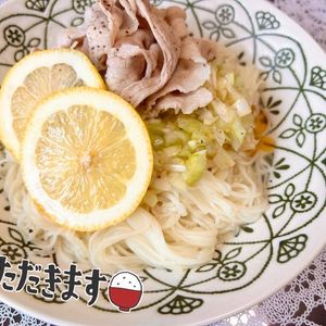 綾鷹ルイの作ってみた!投稿(ごま油香るぶっかけ！【ネギ塩レモンの豚しゃぶそうめん】)