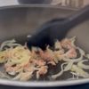 にんにく無しでも大満足！チーズとツナのトマトパスタの工程1