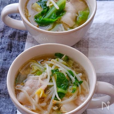 春キャベツと豚バラもやしの旨だしごま味噌スープ