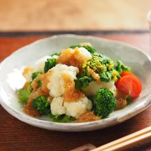 蕾のサラダ、玉ねぎドレッシング